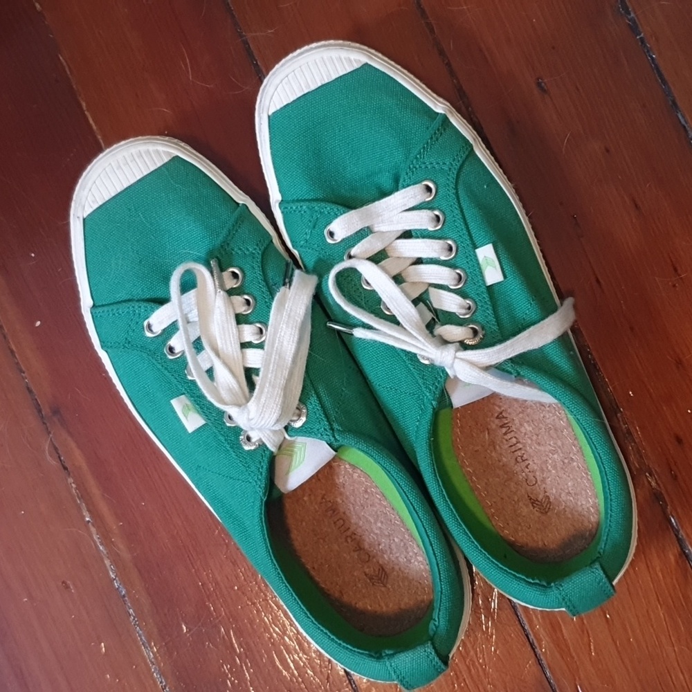 GUC Green Cariuma sneakers size 9.5